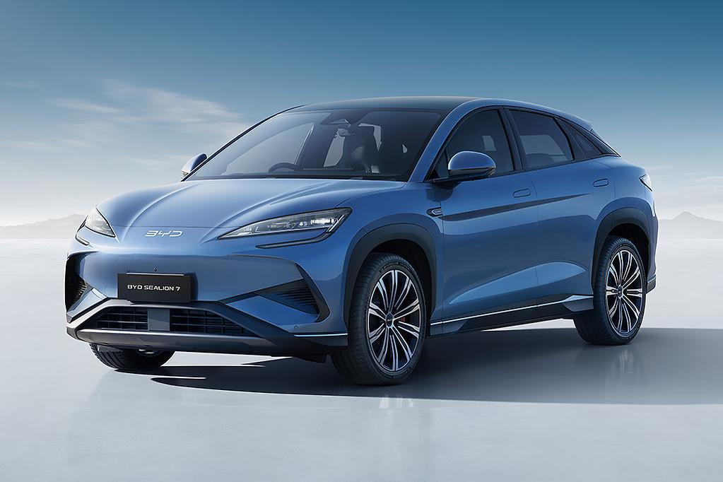 2026 BYD Sealion 7 electric SUV interior and dashboard